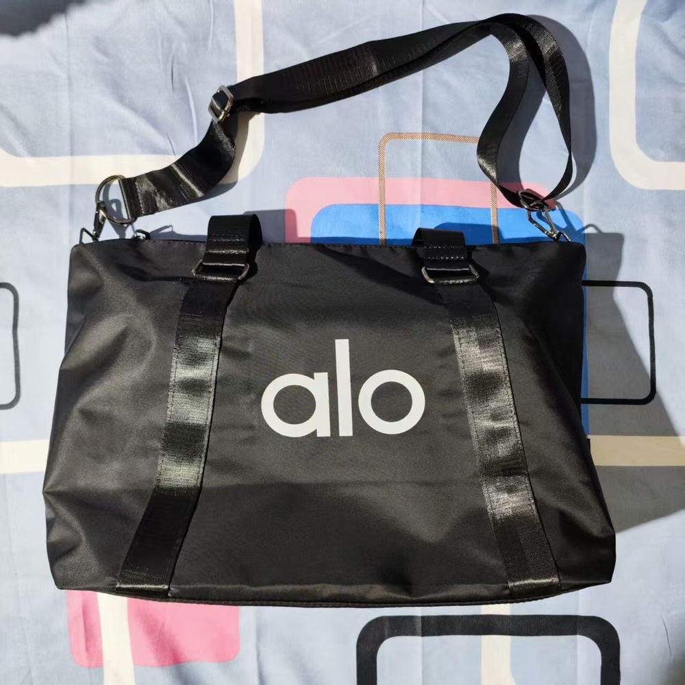 🏖️ Outdoor black large capacity ALO YOGA shoulder bag, very useful - Picture 1 of 5